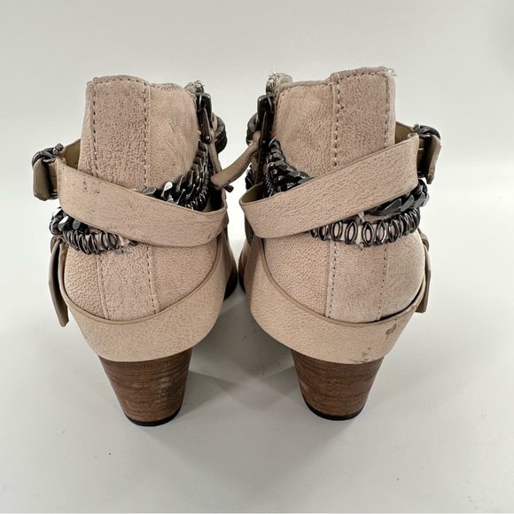 Dolce Vita ankle Yasmin booties 8 beige leather western rode buckle chain mail - Picture 3 of 13